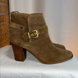 Franco Sarto Dorinda ankle boot in Tan brown suede 8.5